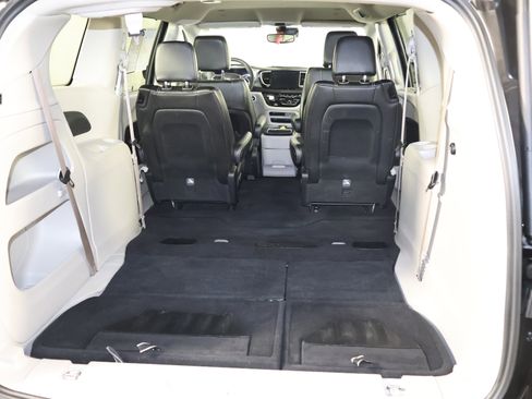 Used 2024 Chrysler Pacifica Touring-L image 48