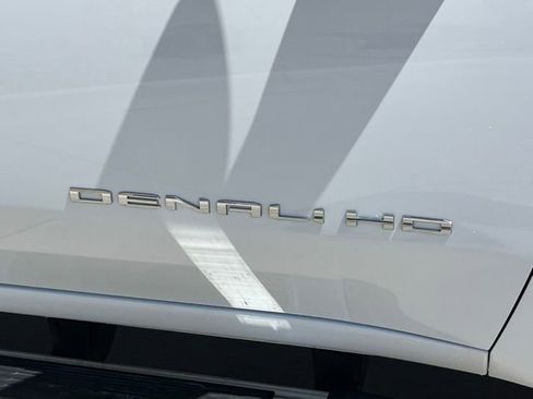 Used 2024 GMC Sierra 2500 Denali AWD/4WD image 13