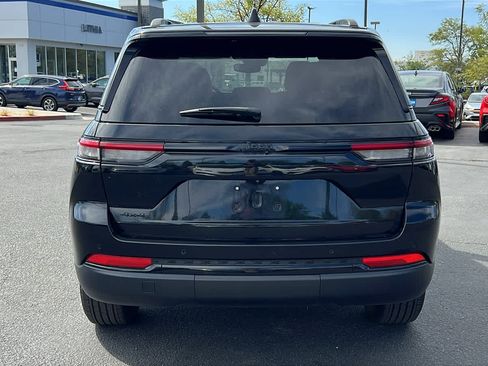 Used 2024 Jeep Grand Cherokee Altitude AWD/4WD image 6