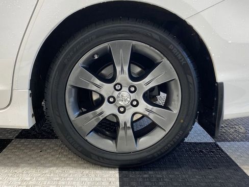 Used 2015 Toyota Sienna SE image 9