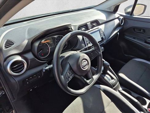 Used 2017 Nissan Versa SV FWD image 9