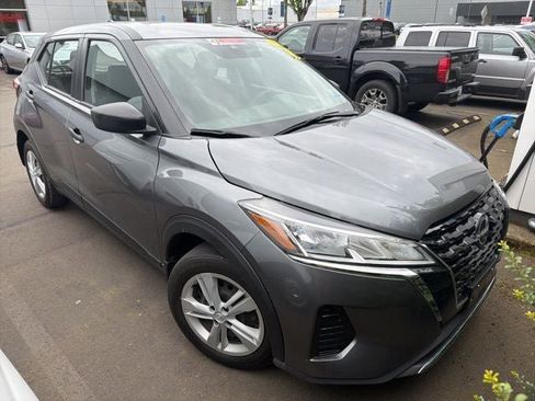 Used 2024 Nissan Kicks S FWD image 4