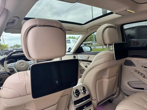 Used 2019 Mercedes-Benz S 560 4MATIC Sedan image 12
