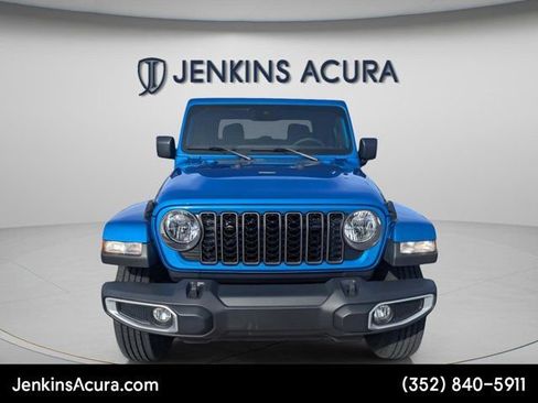 Used 2024 Jeep Gladiator Sport AWD/4WD image 2