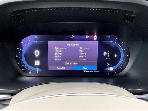 Used 2023 Volvo XC60 B5 Plus w/ Climate Package image 12