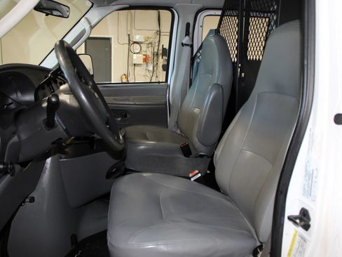 Used 2006 Ford E-350 and Econoline 350 Super Duty RWD image 19