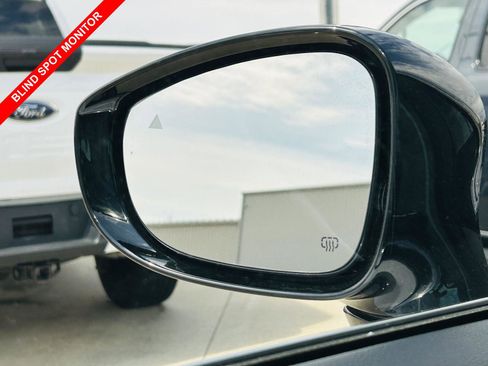 Used 2025 Chrysler Pacifica Select FWD image 9