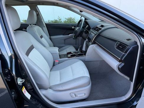 Used 2014 Toyota Camry XLE w/ Leather Package image 18