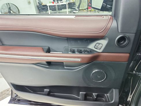 Used 2024 Ford Expedition Limited image 35