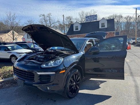 Used 2017 Porsche Cayenne Platinum Edition w/ Premium Package (PJV) image 4