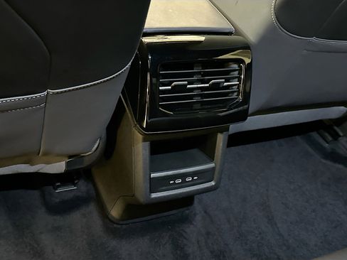 Used 2023 Volkswagen ID.4 Pro image 28