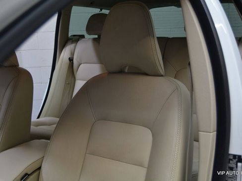 Used 2015 Volvo XC70 T5 Premier image 13