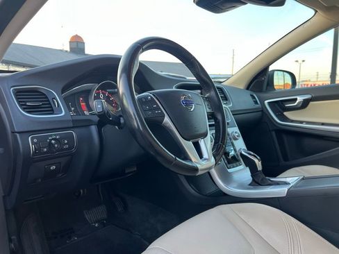 Used 2018 Volvo S60 T5 Inscription Platinum w/ Climate Package image 2