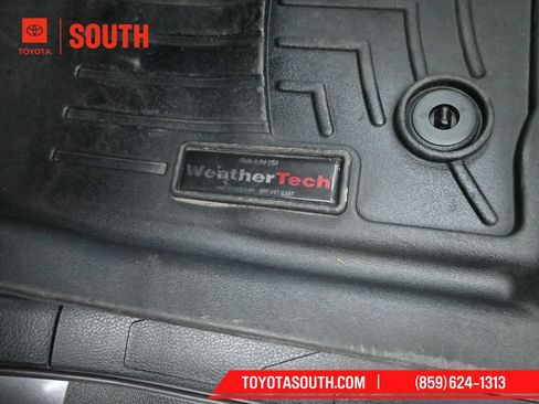 Used 2020 Toyota Tacoma TRD Off-Road AWD/4WD image 30