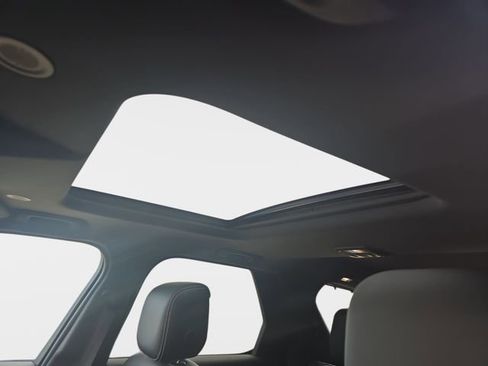 New 2026 Land Rover Discovery S image 17