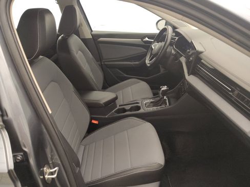 Used 2025 Volkswagen Jetta SE FWD image 21