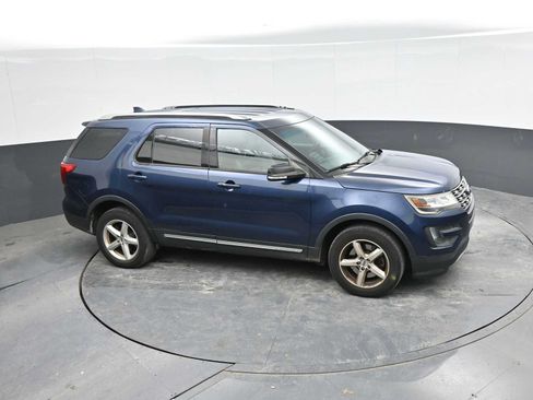 Used 2016 Ford Explorer XLT w/ Equipment Group 202A AWD/4WD image 19