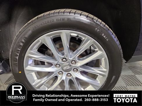 Used 2019 Cadillac Escalade Luxury AWD/4WD image 12