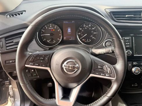 Used 2020 Nissan Rogue SV image 13