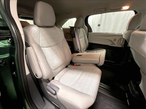 Used 2021 Toyota Sienna LE image 16