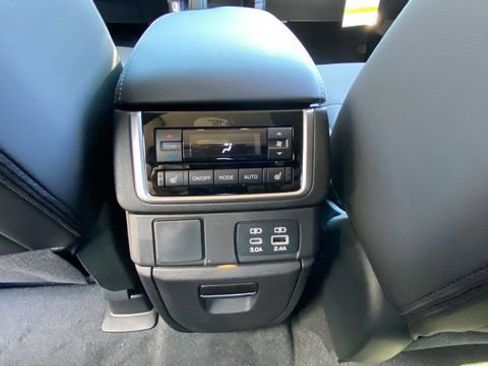 New 2026 Subaru Ascent Limited AWD/4WD image 11