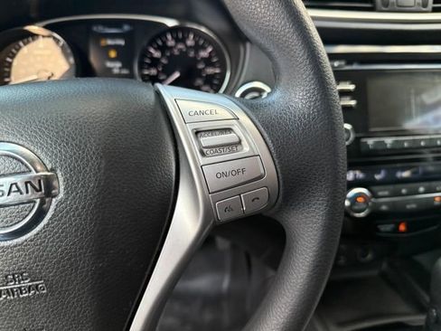 Used 2015 Nissan Rogue SV image 23