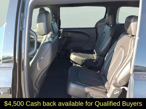 New 2026 Chrysler Pacifica Select w/ S Appearance Package image 12