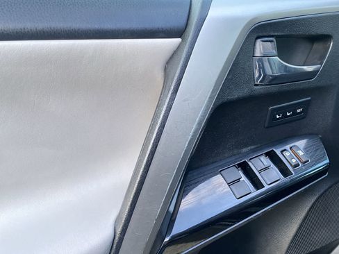 Used 2016 Toyota RAV4 Limited image 23