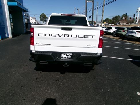 New 2026 Chevrolet Silverado 1500 Custom Trail Boss w/ Dark Appearance Package image 4