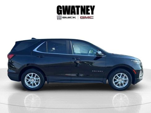 Used 2023 Chevrolet Equinox LT w/ Driver Convenience Package FWD image 2