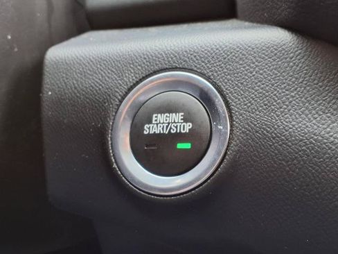 Used 2022 GMC Terrain SLE w/ Driver Convenience Package FWD image 9