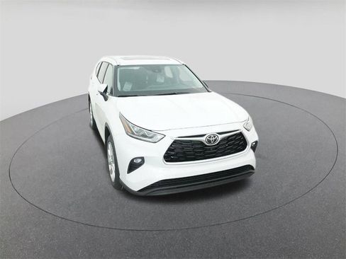 New 2026 Toyota Highlander Limited image 14