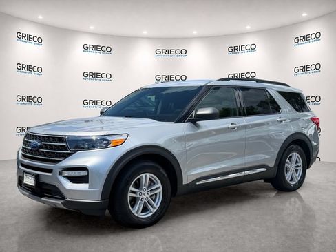 Used 2021 Ford Explorer XLT w/ Equipment Group 202A RWD image 3