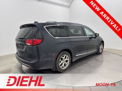 Used 2019 Chrysler Pacifica Touring-L w/ Advanced Safetytec Group image 7