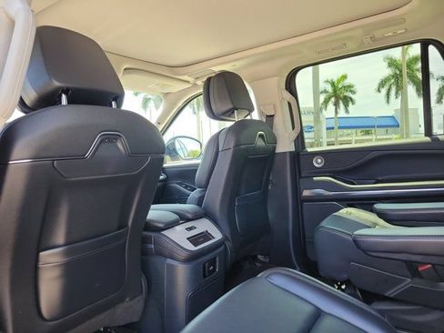 Certified 2025 Lincoln Navigator L Reserve AWD/4WD image 17