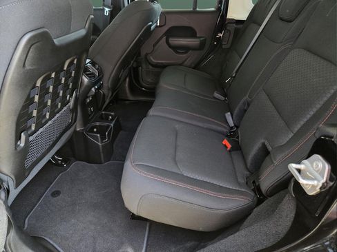 Used 2019 Jeep Wrangler Unlimited Rubicon AWD/4WD image 19