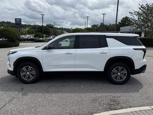 Used 2026 Chevrolet Traverse LT FWD image 6
