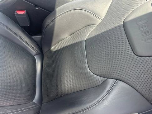 Used 2019 Jeep Cherokee Limited AWD/4WD image 5