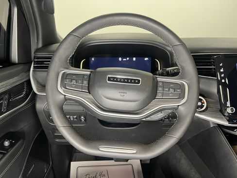 Used 2024 Jeep Wagoneer L Series III w/ Premium Group I image 16