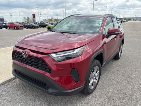 Used 2025 Toyota RAV4 XLE w/ Convenience Package image 4