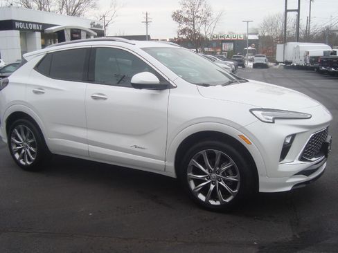 Used 2024 Buick Encore GX Avenir w/ Avenir Technology Package image 3