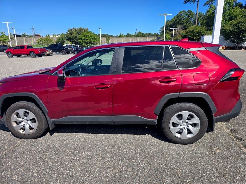 Used 2024 Toyota RAV4 LE AWD/4WD image 8