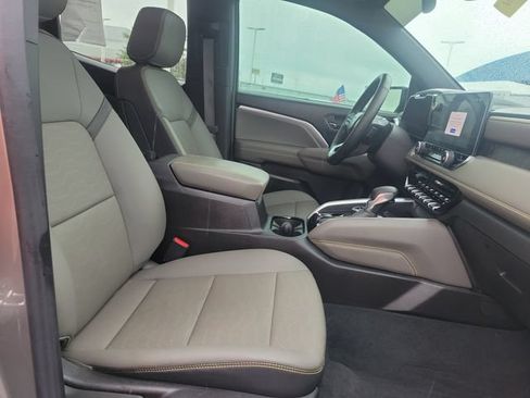 Used 2025 Chevrolet Colorado ZR2 w/ Technology Package AWD/4WD image 31
