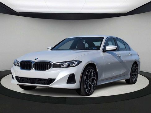 Used 2025 BMW 330i xDrive Sedan w/ Convenience Package image 4