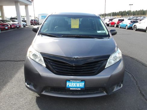 Used 2015 Toyota Sienna L FWD image 8