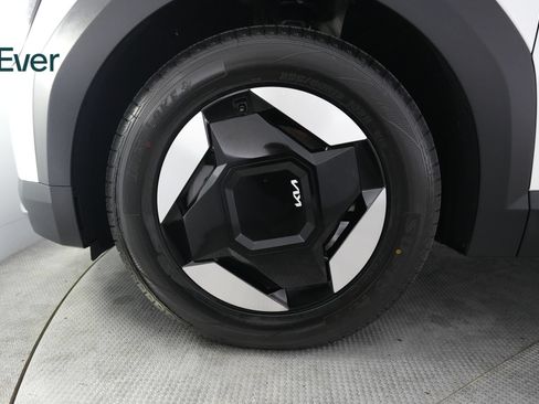 Used 2024 Kia EV9 Light Long Range RWD image 19