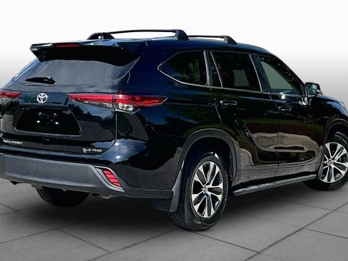 Used 2023 Toyota Highlander XLE AWD/4WD image 13