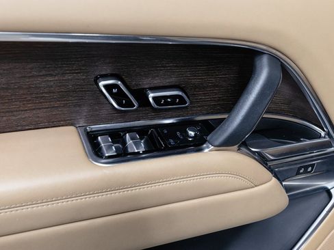 Used 2023 Land Rover Range Rover SE image 6