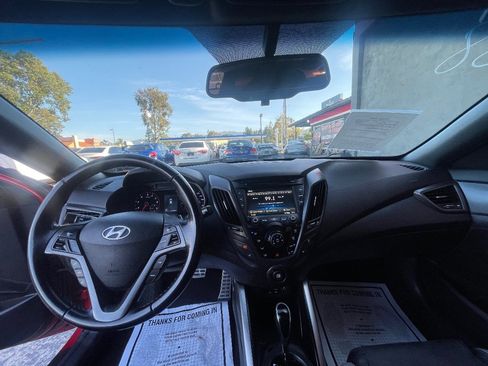 Used 2016 Hyundai Veloster Turbo FWD image 11