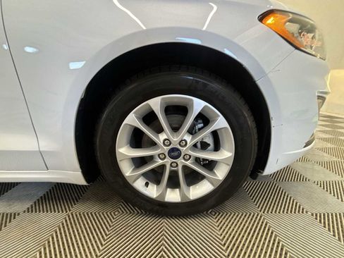 Used 2020 Ford Fusion SE image 18